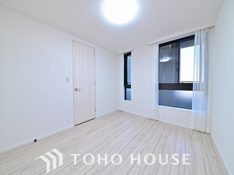 内装 採光もある洋室は、くつろぎのひと時を過ごすのにぴったり