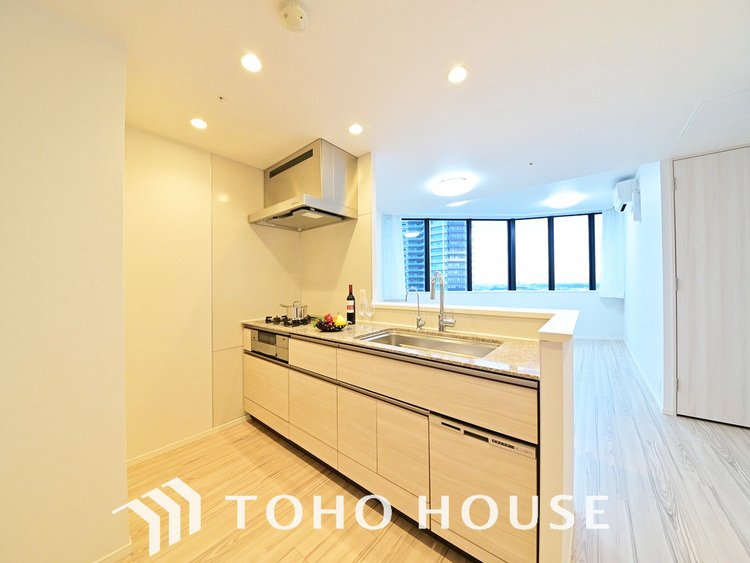 キッチン シンプルな部屋の雰囲気に溶け合うナチュラルキッチン