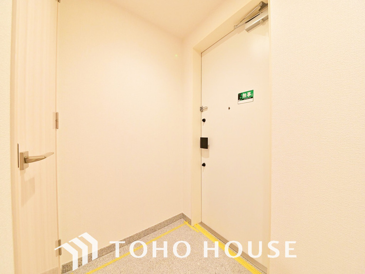 玄関 飾り過ぎないシンプルな内装の玄関