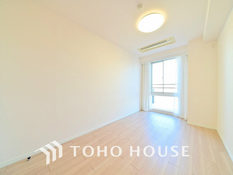 内装 採光もある洋室は、くつろぎのひと時を過ごすのにぴったり