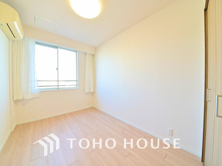 内装 シンプルですっきりとした室内は飽きのこない居心地の良い雰囲気