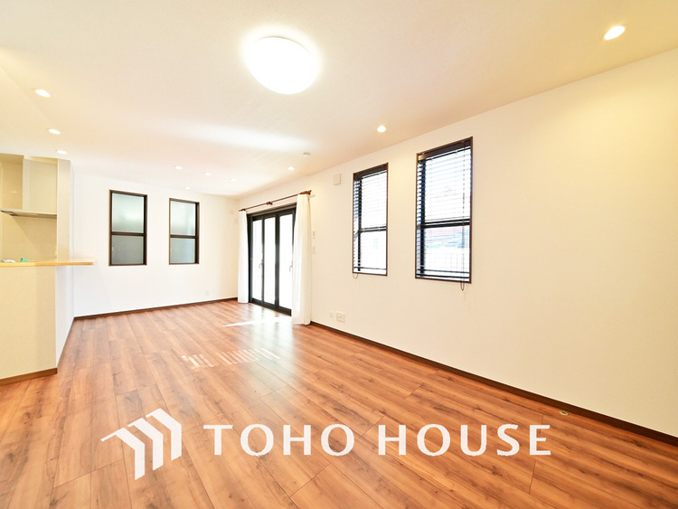 内装 広がりのある住空間、家族が集まるリビング・ダイニング