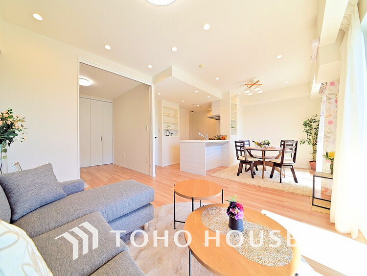 内装 広がりのある住空間、家族が集まるリビング・ダイニング