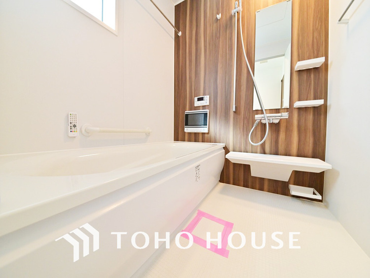 風呂 一日の疲れを癒すバスルームは、心地よいリラックスを叶える清潔感溢れる空間