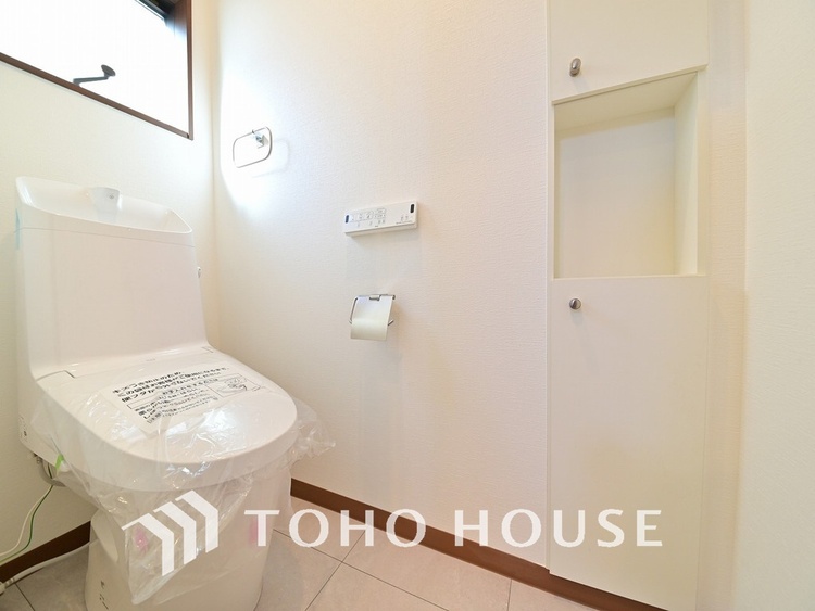 トイレ 清潔な洗浄機能付温水シャワートイレ