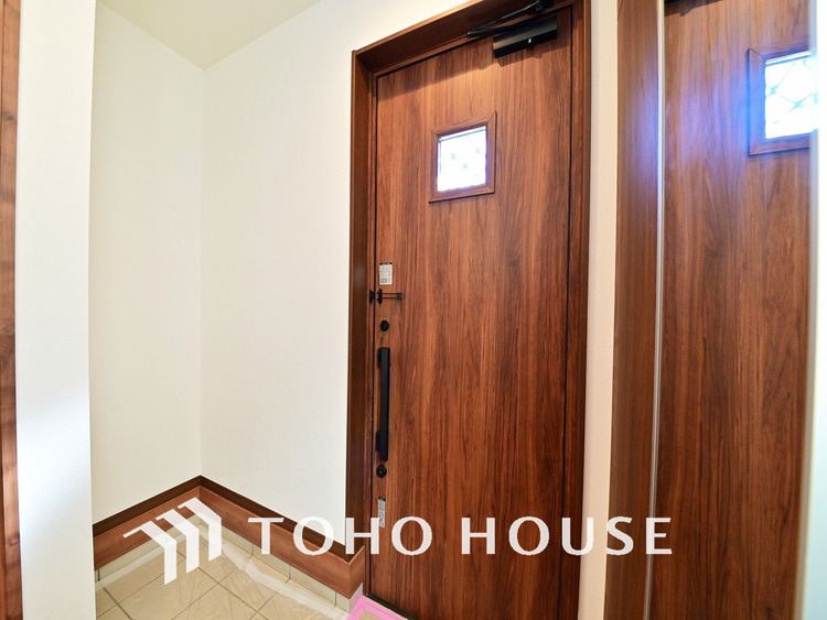 玄関 優しい雰囲気の玄関、家族の帰りを暖かく迎えてくれます