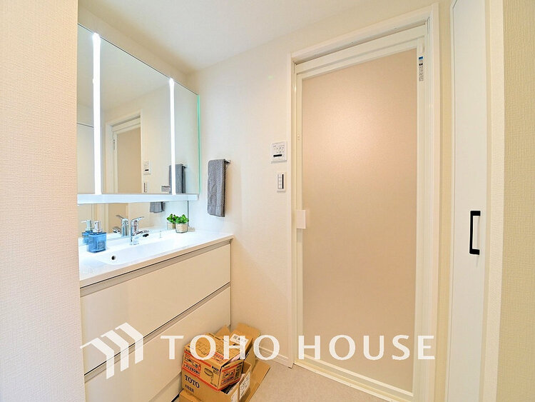 洗面 大きな洗面鏡付き、朝の身支度も楽しくなりますね