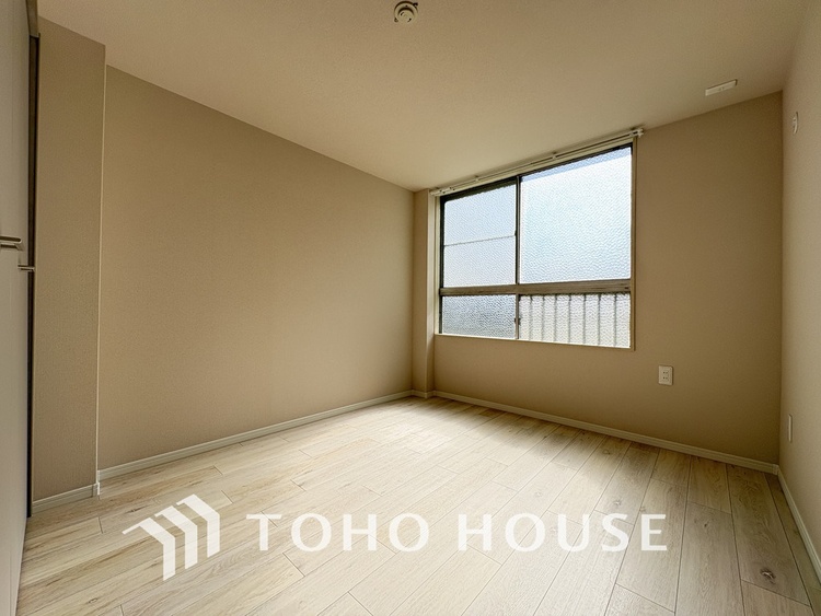 内装 採光もある洋室は、くつろぎのひと時を過ごすのにぴったり