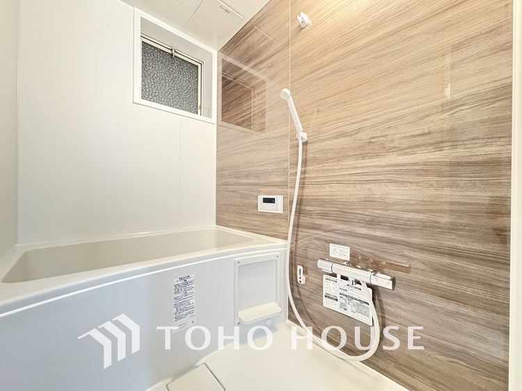 風呂 一日の疲れを癒すバスルームは、心地よいリラックスを叶える清潔感溢れる空間