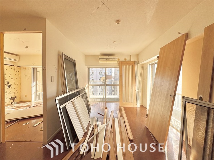 内装 《改装中》忙しい朝でも、しっかり家族が揃って食事をして頂けるゆとりある大きさのダイニングスペース。