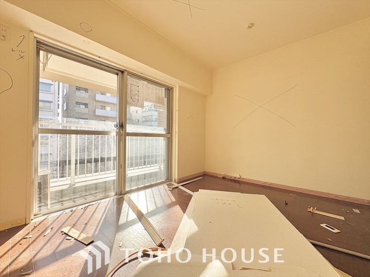 内装 《改装中》使いやすく、明るい洋室に仕上がります。子供部屋や趣味のお部屋にご利用できます。ご自身で家具などを配置し、素敵な空間を創り上げられます。