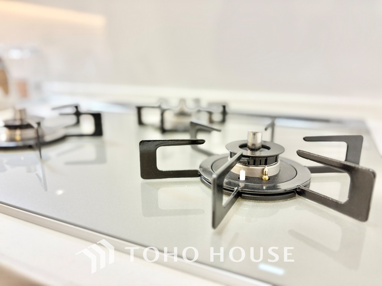 キッチン 時を超えて愛されるデザインが、日常を特別なひとときへと昇華させます。この場所から、心満たされる豊かな食卓が始まります。