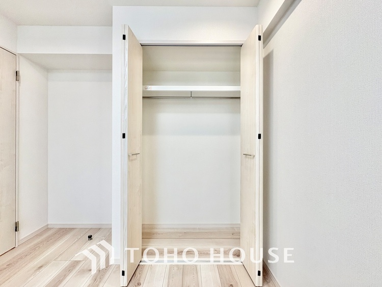 収納 無駄を削ぎ落としたミニマルなデザインが、空間に静謐な美しさをもたらします。研ぎ澄まされた感性を満たす場所です。