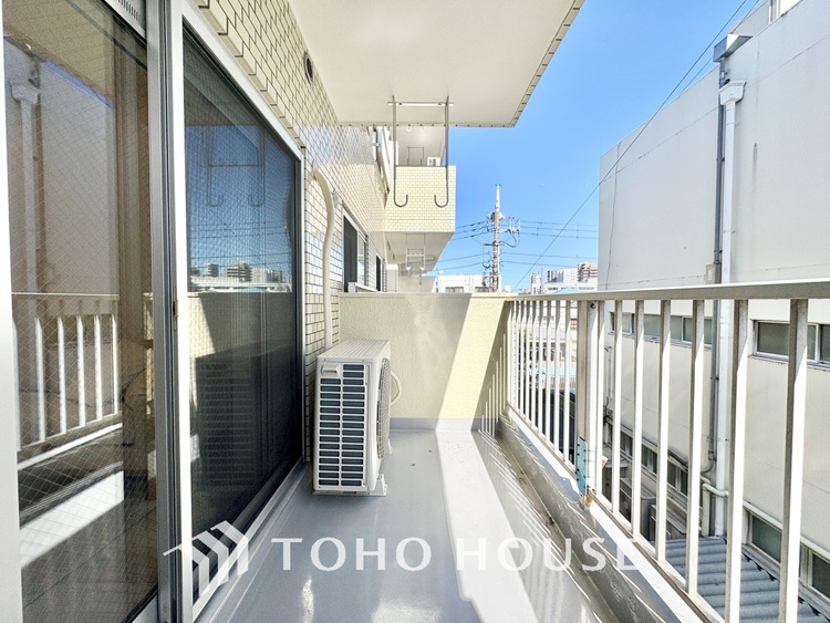 バルコニー バルコニーからの眺望は開放感にあふれ、心安らぐひととき。