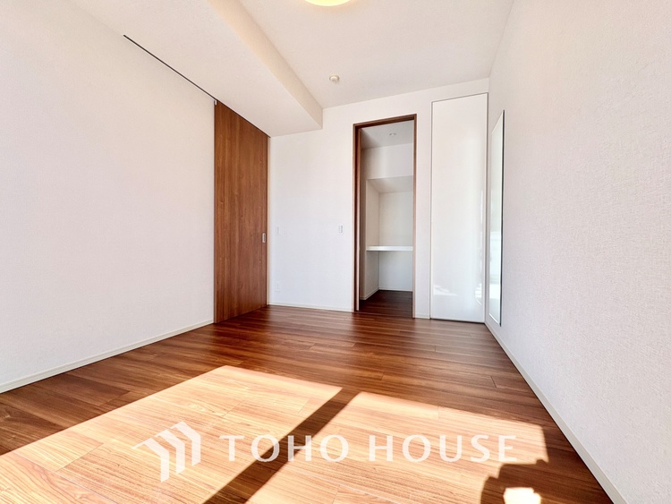 内装 寝室は一日の疲れを癒す大切な空間。快適で落ち着けるおすすめの間取りです。