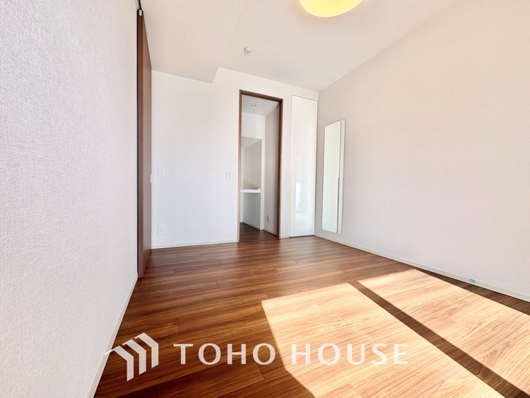 内装 感性を育むプライベートルームはシンプルでスマートな空間