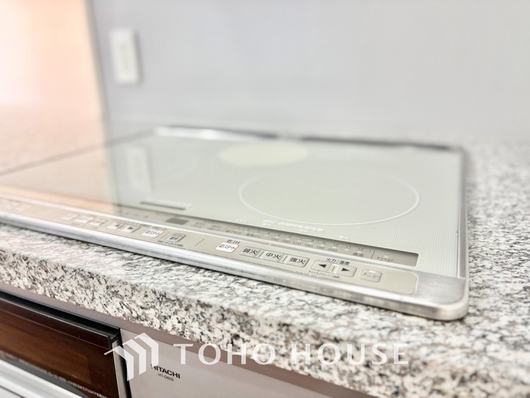 キッチン 時を超えて愛されるデザインが、日常を特別なひとときへと昇華させます。この場所から、心満たされる豊かな食卓が始まります。