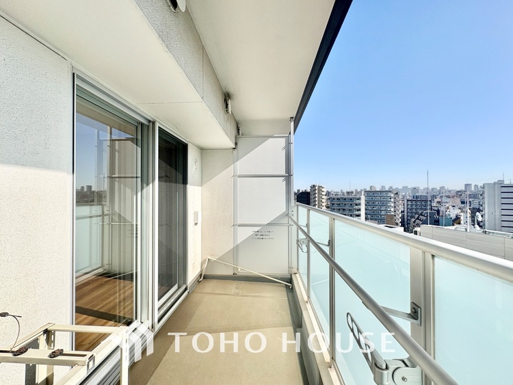 バルコニー バルコニーからの眺望は開放感にあふれ、心安らぐひととき。