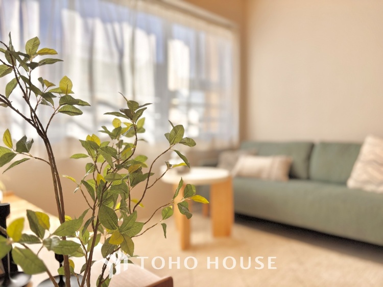 内装 洗練されたデザインと大きな広がりを持つリビングは、安心感と気品に満ちたひとときを叶える住まいの象徴です。