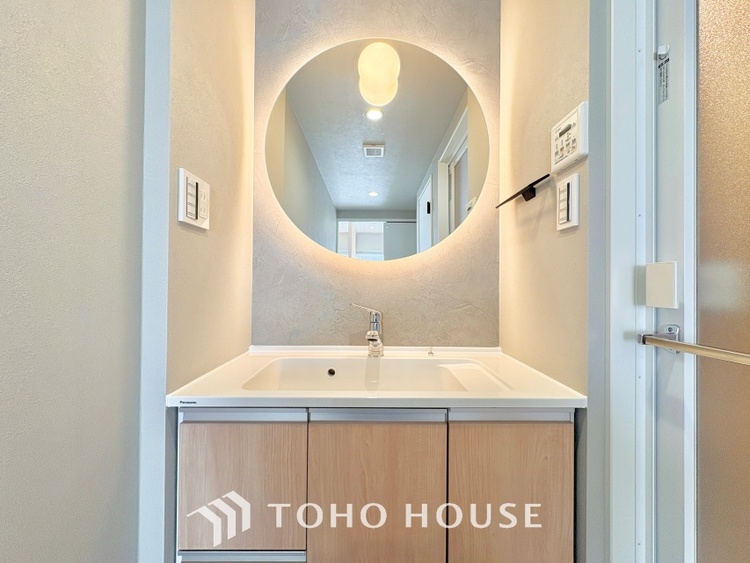 洗面 清潔感あふれる洗面化粧台で、毎日の身支度を快適にサポートします。