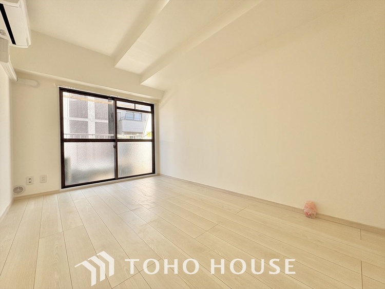 内装 ここはみんなが集い、食事と楽しい会話が始まる場所。話に夢中になりすぎて、ついつい時を忘れ、夜半過ぎになってしまう。そんな束の間の幸せを感じさせてくれます。