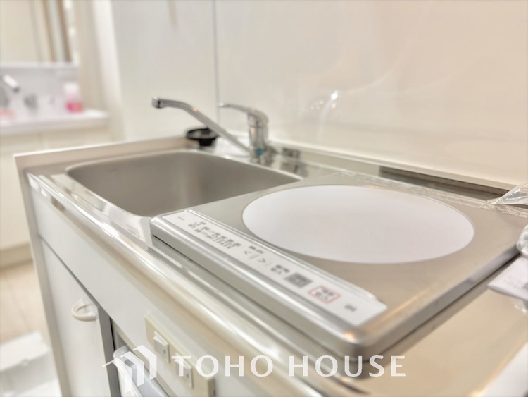 キッチン 無駄を削ぎ落としたミニマルなデザインが、空間に静謐な美しさをもたらします。研ぎ澄まされた感性を満たす場所です。