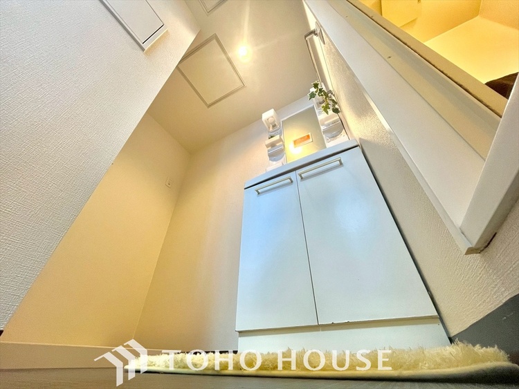 洗面 誰もが住みたい街。その風貌は、暮らしの誇りと輝きを物語る。都会の喧騒を脱いでいく。こころのタイムトンネル。洗練と緑の共演が、憩いの空間。