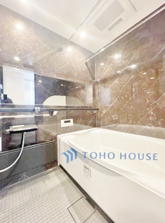 風呂 ◆陽溜まり◆の温もりを感じ、ふわりと寄り添う太陽の妖精たちが自然と僕達を微睡ませる。うとうとしたい訳ではないがそんな時間が嫌いじゃない自分がここにいる。