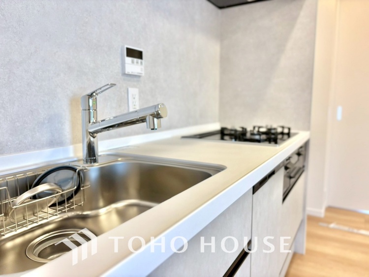 キッチン 【KITCHEN】◆ワクワク◆開放的で機能性も高いシステムキッチン。お子様は毎日のご飯にワクワク！