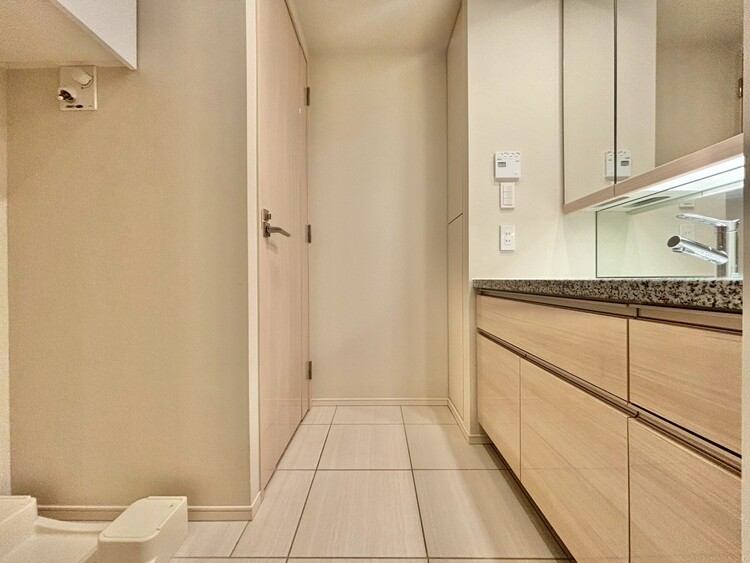 その他 十分な広さの脱衣所。