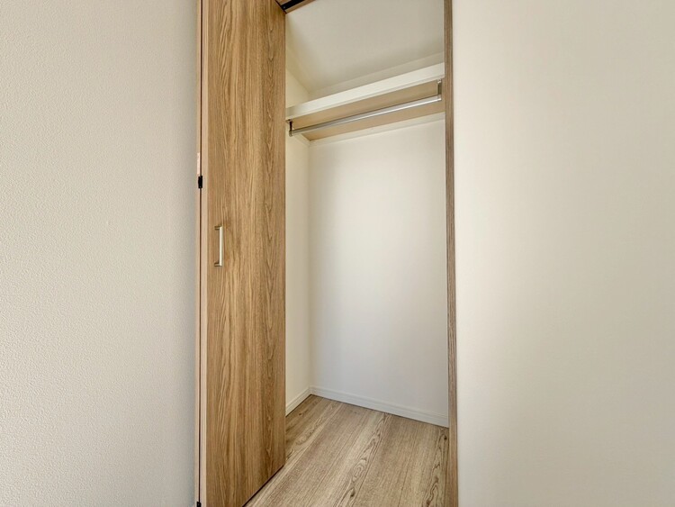 その他 収納スペースが付いていて、お部屋を広く使っていただけます。