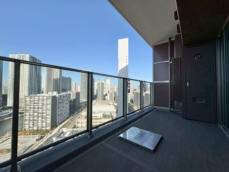 バルコニー 朝の澄んだ空気や、夕方に吹く清々しい風を感じられるバルコニー。