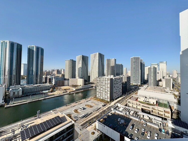 バルコニー 眺望や窓からの景色が良いと、家で過ごす時間も快適です。