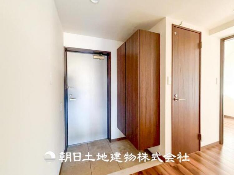 その他 【玄関】大切な家族、お客様をお迎えする玄関は住宅の入口。仕事が終わって疲れた日でも、あなたを受け入れてくれます。