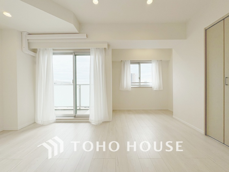 内装 【LIVING】◆扉を◆開くとこの景色。家族の”おかえり”の声が聞こえてきそう。