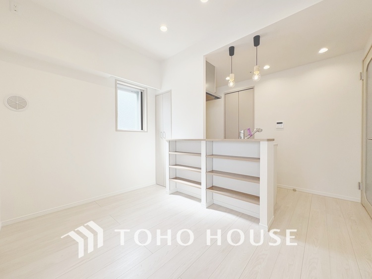 内装 【LIVING】◆眩い◆光が燦々と入り、家族の笑顔を照らす。「いつまでも続いて」と願う夢のような毎日がここにある。