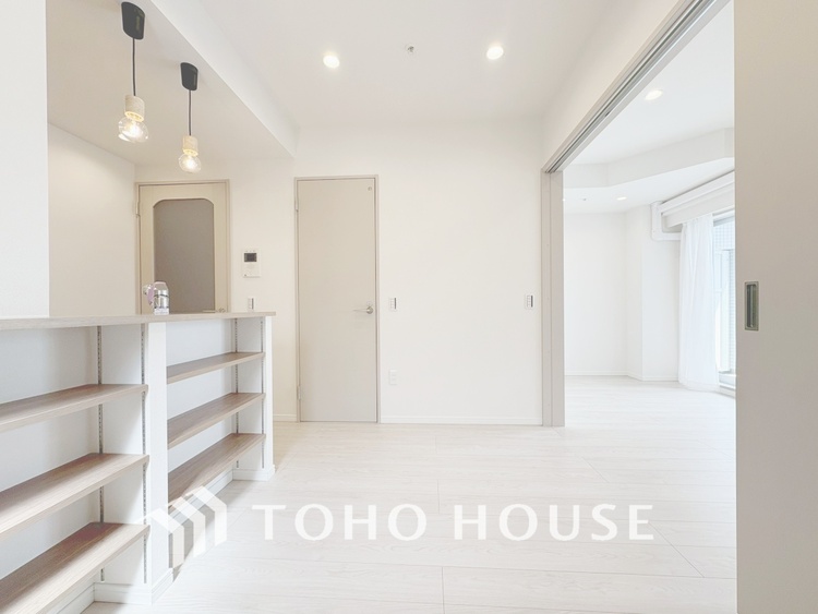 内装 【LIVING】◆扉を◆開くとこの景色。家族の”おかえり”の声が聞こえてきそう。