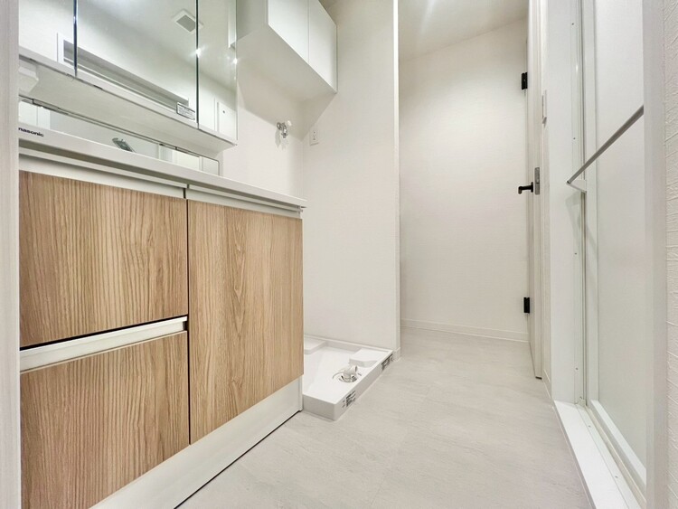 その他 十分な広さの脱衣所。