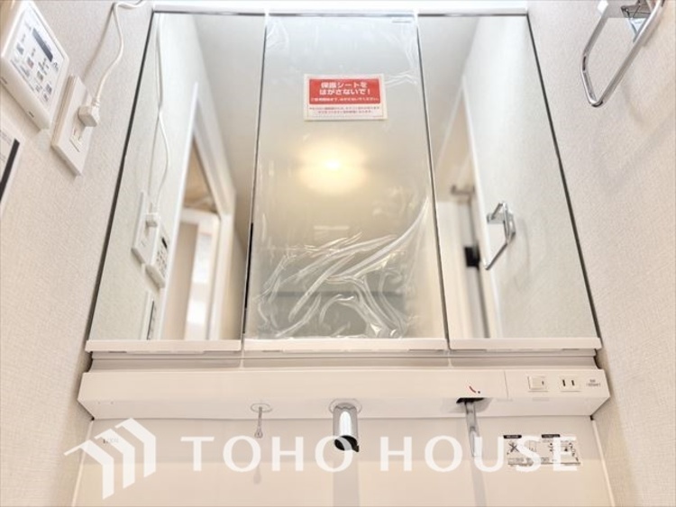 洗面 ◆快適◆煌びやかな暮らしの中にも忘れたくない快適さ。大きな収納が助けてくれます。