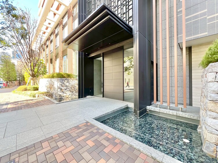 その他 上質感漂う玄関アプローチです。