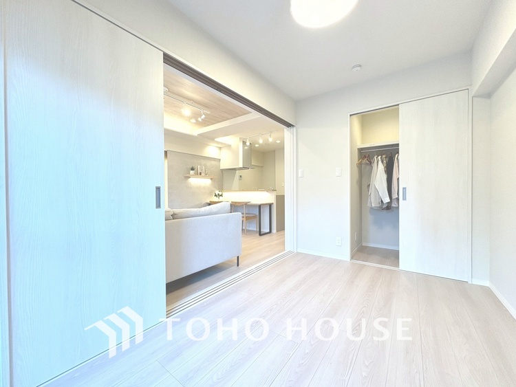 内装 【PRIVATE ROOM】◆快適◆な暮らしに不可欠な収納スペース。快適さとともに思い出も詰まっていく。