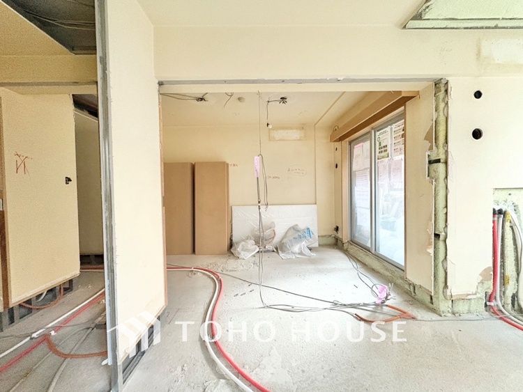 内装 現在改装中◆Sunshine◆光が燦々と入り、いるだけで気持ちいい。「開放的でゆとりあるお部屋です。」