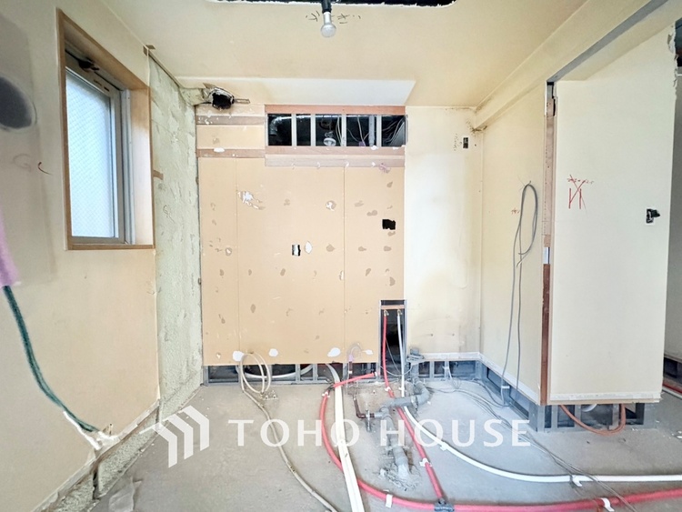 洗面 現在改装中◆快適◆煌びやかな暮らしの中にも忘れたくない快適さ。大きな収納が助けてくれます。