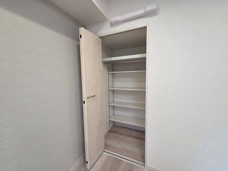 その他 家電やスーツケース、ストック品など何でも片付く嬉しい空間です。