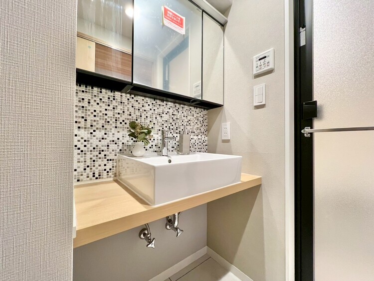 その他 清潔感を感じられる洗面化粧台。