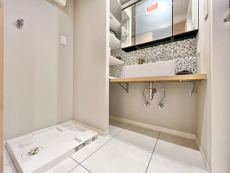 その他 十分な広さの脱衣所。