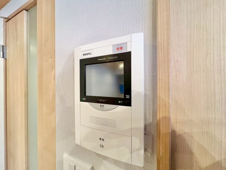 その他 誰が来てもわかる様にモニター付きインターホンを設置。
