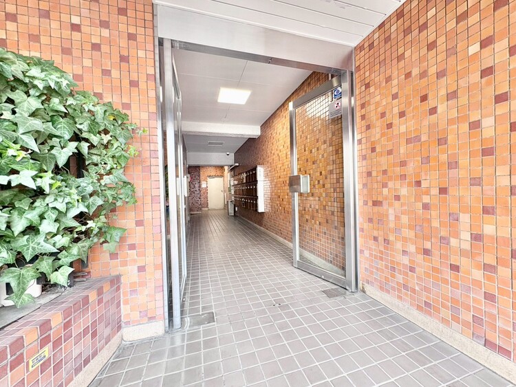 その他 上質感漂う玄関アプローチです。