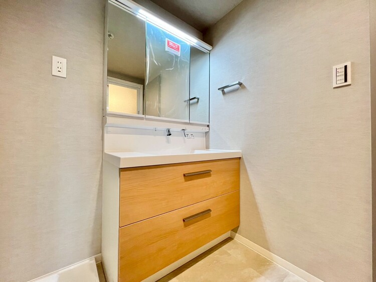 その他 清潔感を感じられる洗面化粧台。