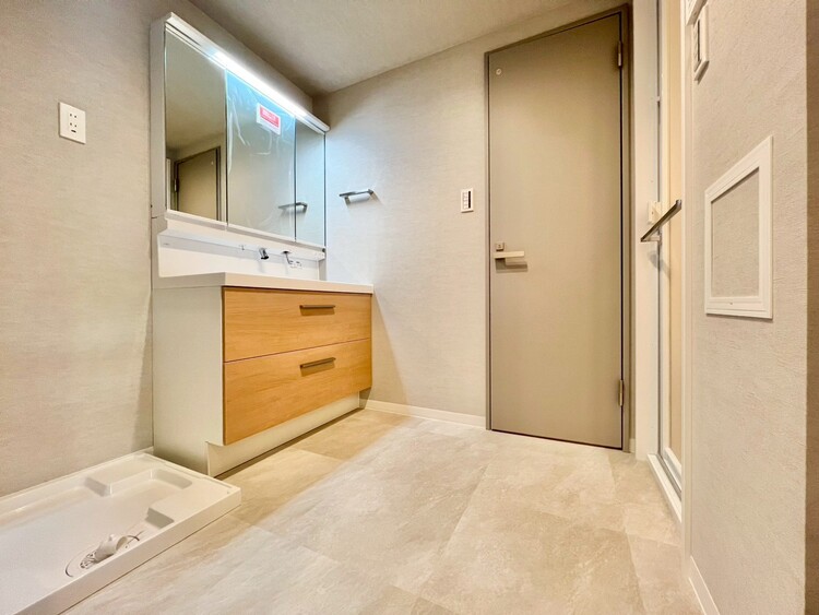 その他 十分な広さの脱衣所。